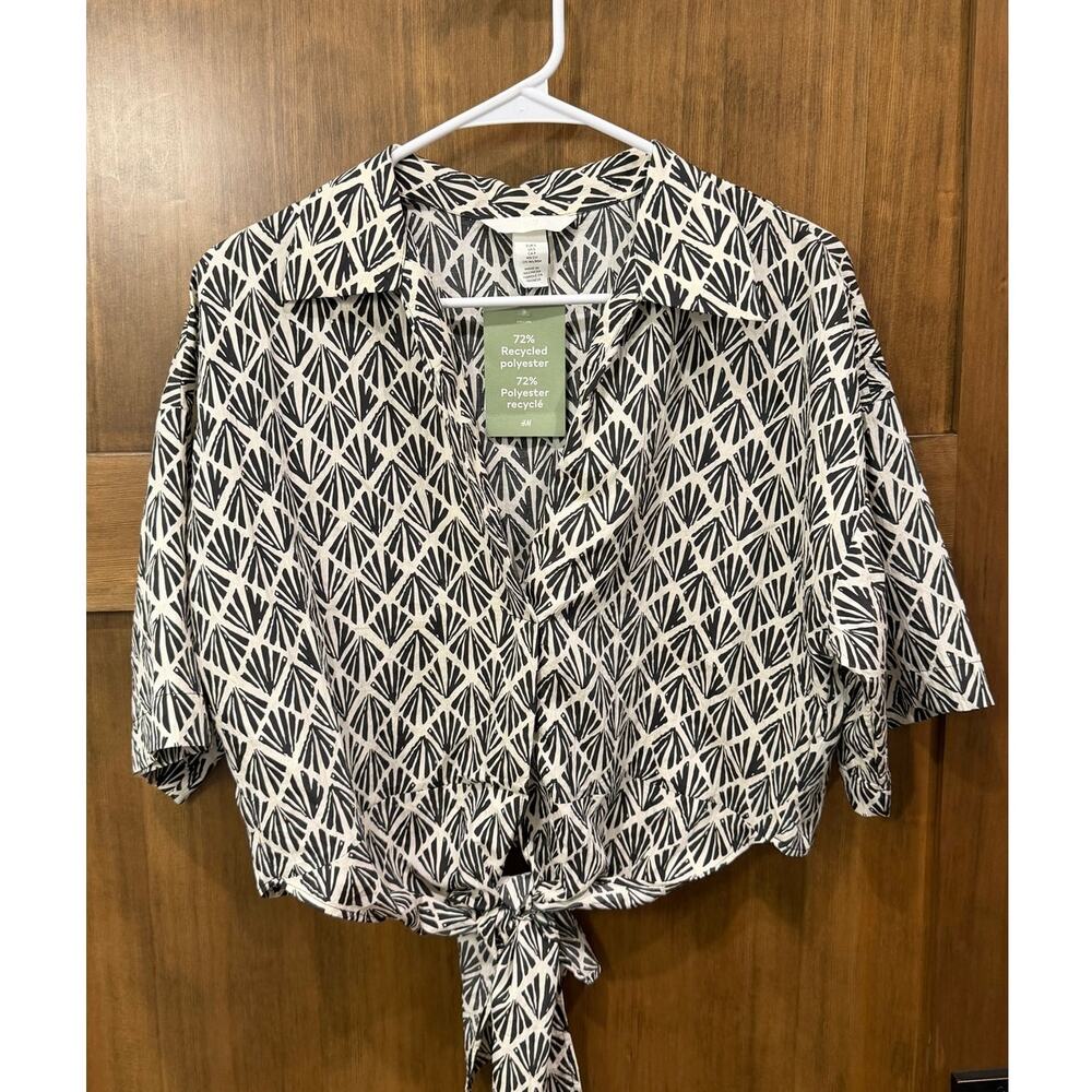 NWT H&M Women's Small Black White‎ Geometric Cropped Tie Front Top